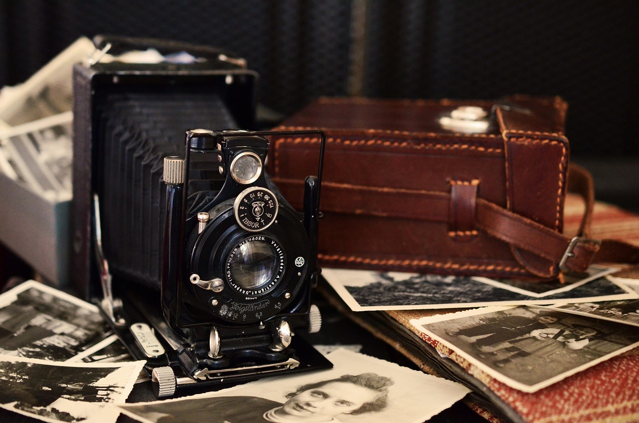 camera, old, antique, voigtlander, nostalgia, black and white photos, old camera, photography, classic, vintage, retro, camera, camera, camera, camera, camera, old camera, vintage-711040.jpg